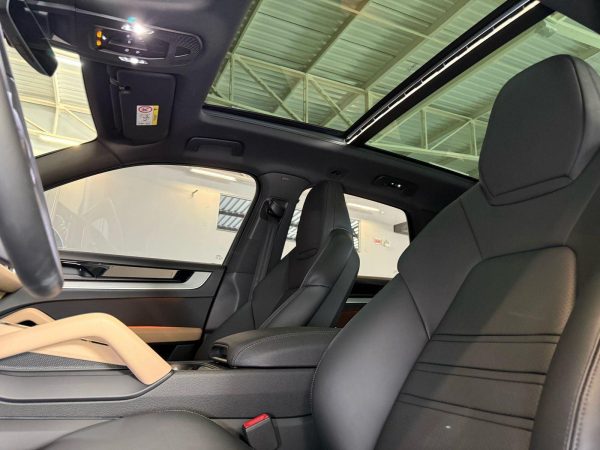 Porsche - Cayenne /  PHEV - Image 12