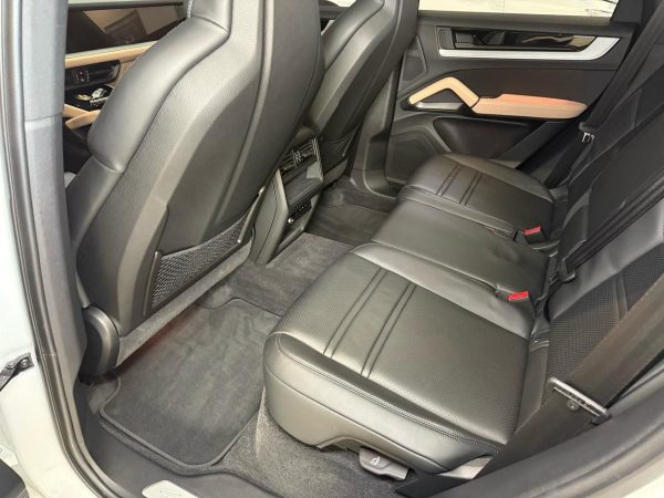 Porsche - Cayenne /  PHEV - Image 11