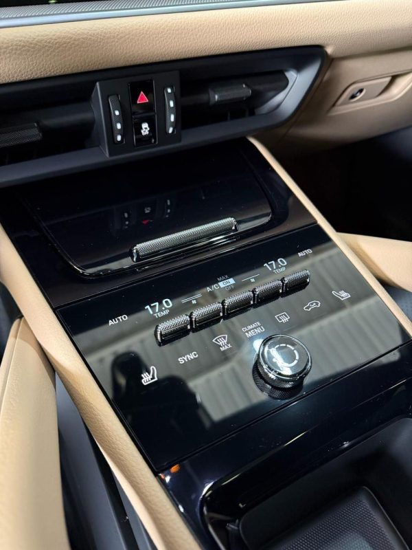 Porsche - Cayenne /  PHEV - Image 18