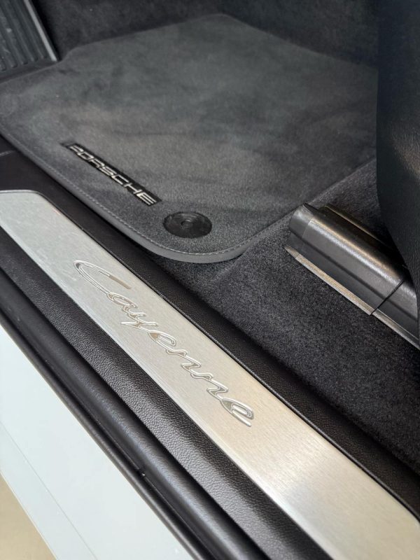 Porsche - Cayenne /  PHEV - Image 22