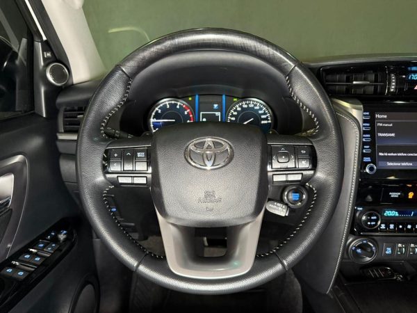 Toyota - Hilux SW4 SRX 7 lugares - Image 16