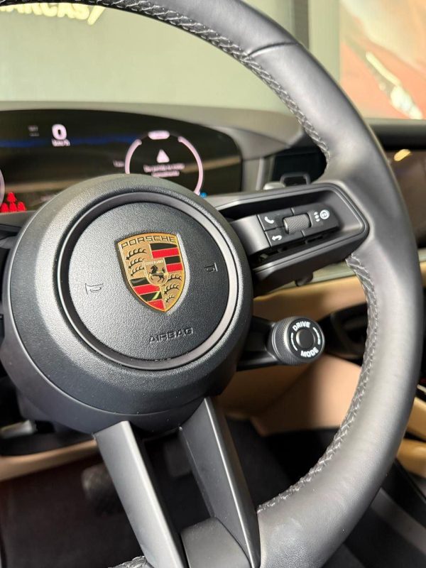 Porsche - Cayenne /  PHEV - Image 20