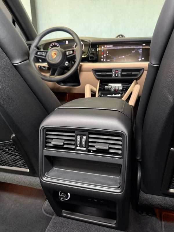 Porsche - Cayenne /  PHEV - Image 26