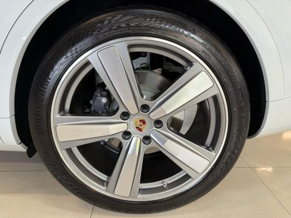 Porsche - Cayenne /  PHEV - Image 29