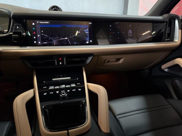 Porsche - Cayenne /  PHEV - Image 17