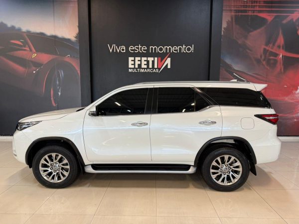 Toyota - Hilux SW4 SRX 7 lugares - Image 6