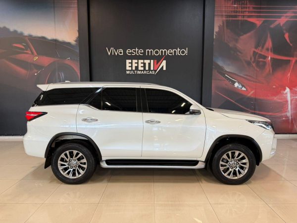 Toyota - Hilux SW4 SRX 7 lugares - Image 8
