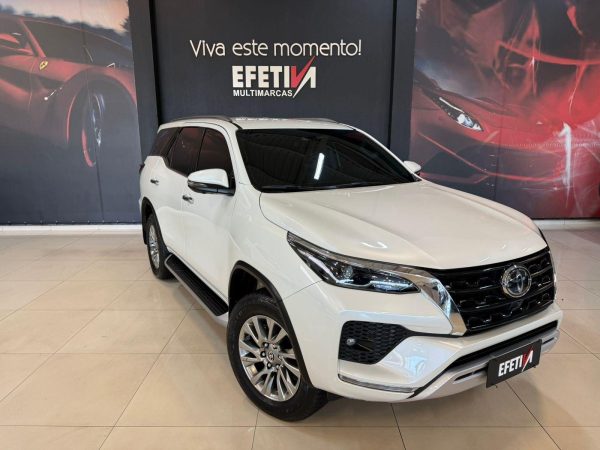 Toyota - Hilux SW4 SRX 7 lugares - Image 5