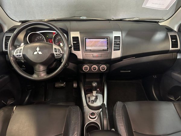 Mitsubishi - Outlander GT 3.0 V6 4X4 - Image 11
