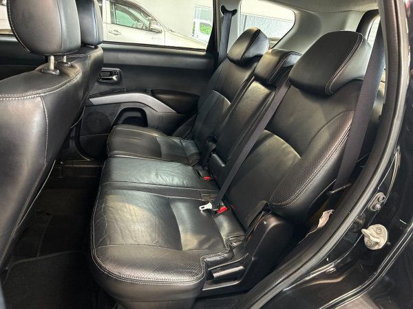 Mitsubishi - Outlander GT 3.0 V6 4X4 - Image 15