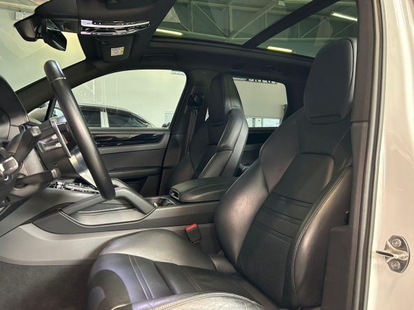 Porsche - Cayenne 3.0 V6 HYBRID PHEV - Image 16