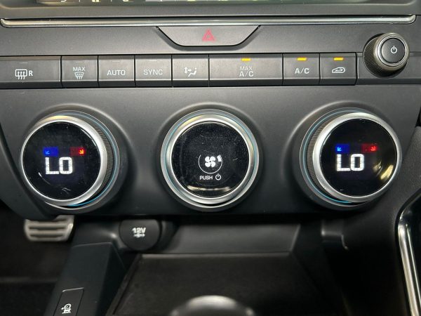 Jaguar - E-Pace R-DYNAMIC S P250 FLEX - Image 14